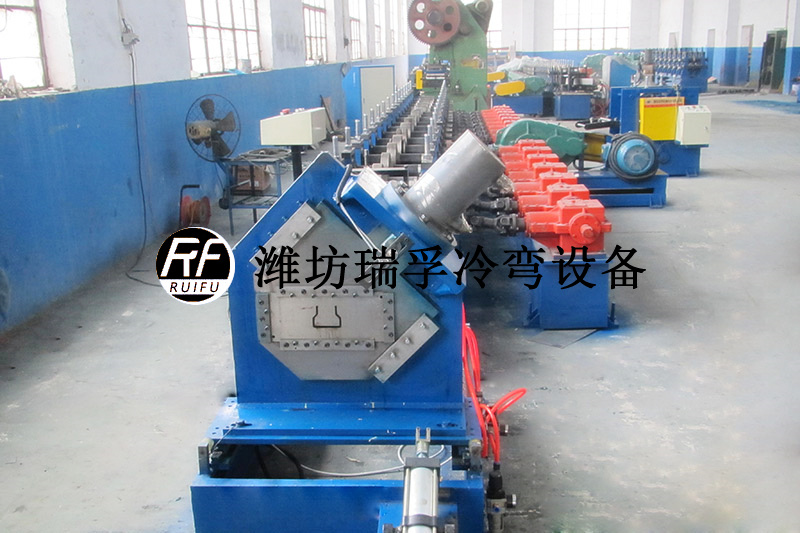 貨架型材設(shè)備 (6).jpg