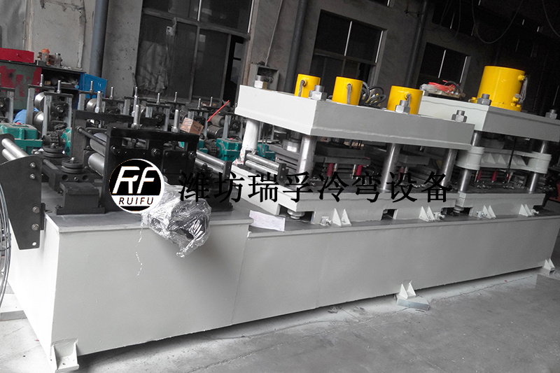 汽車(chē)型材設(shè)備 (6).jpg