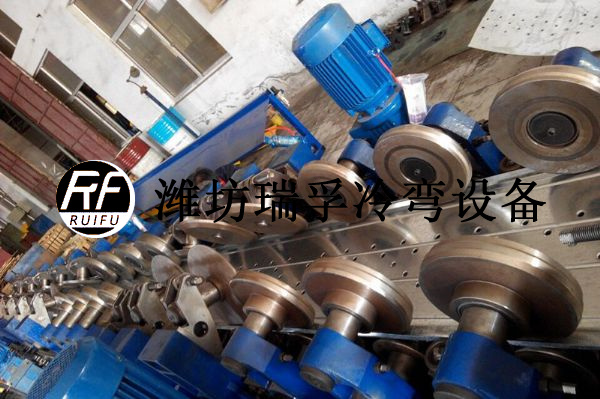 腳踏板成型設(shè)備-自動換型