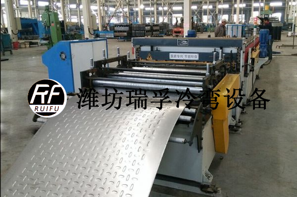 汽車底板設(shè)備