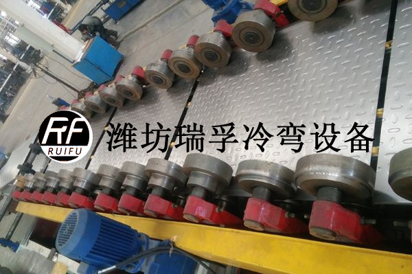 汽車底板設(shè)備