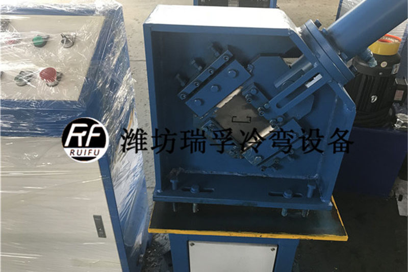 C型橫擔設(shè)備-50X15.jpg