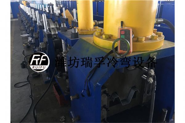 鋼板倉立柱成型設(shè)備